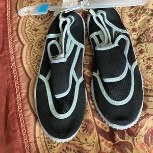 The Children’s Place water shoes